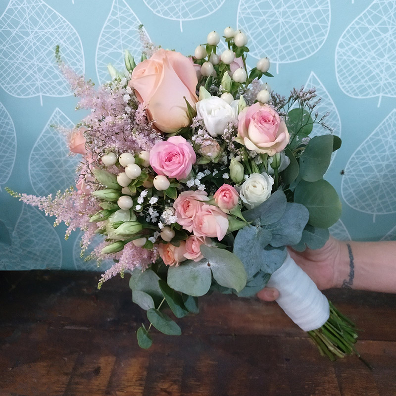 ramo_novia_astilbe_rosas